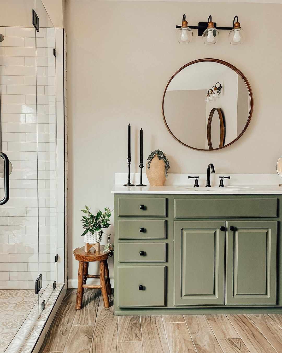 Design Ideas for a Green Vanity and Bathroom