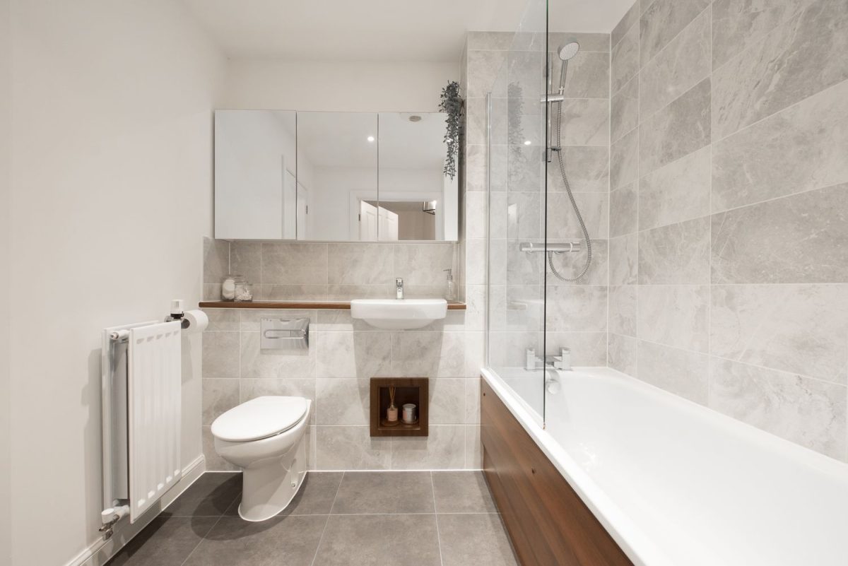 Spaces Without Windows—5 Ideas for a Windowless Bathroom