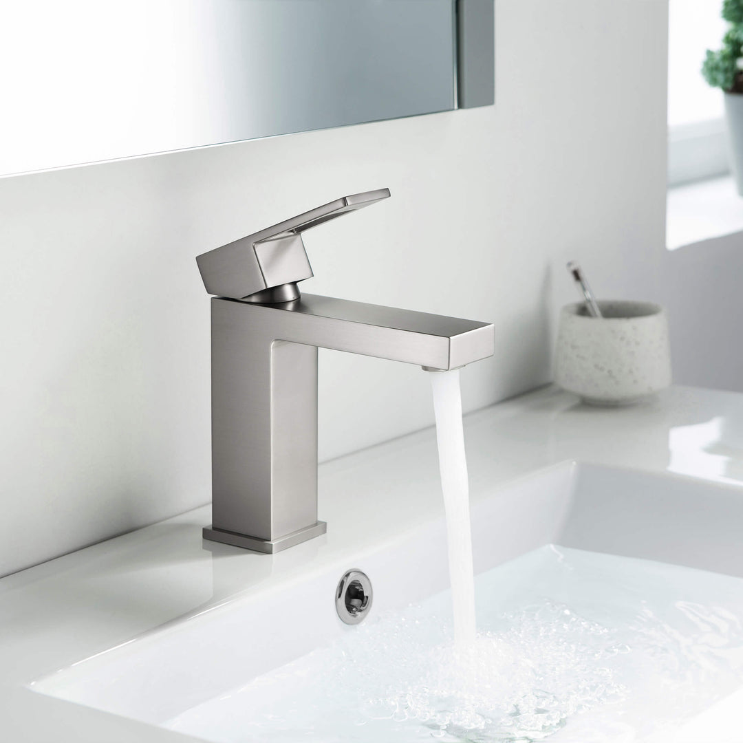 Quadra Single-Handle Single-Hole Bathroom Faucet with Pop-Up Drain