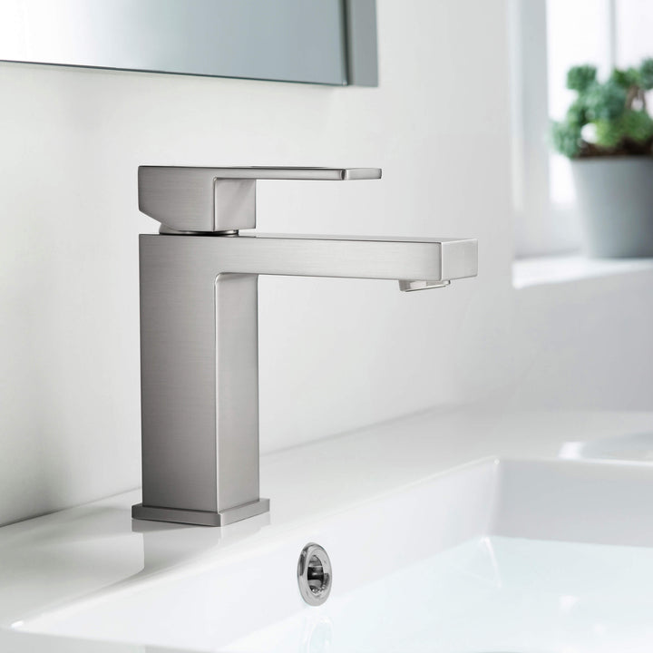 Quadra Single-Handle Single-Hole Bathroom Faucet with Pop-Up Drain