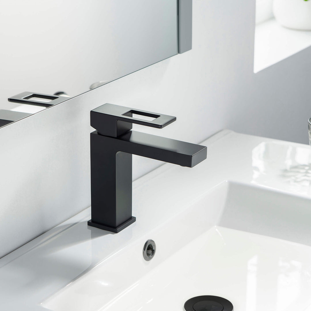 Quadra Single-Handle Single-Hole Bathroom Faucet with Pop-Up Drain