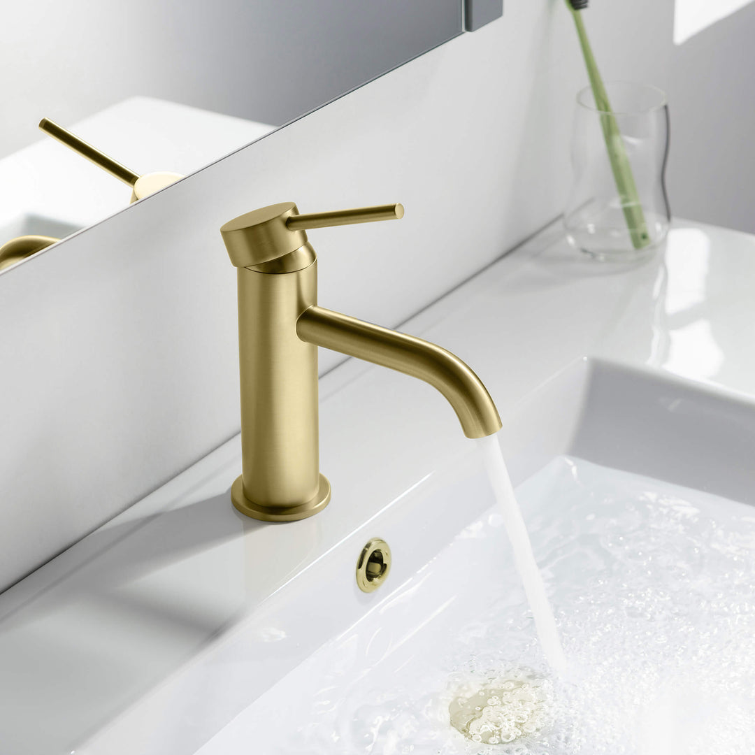 Halo Single-Handle Single-Hole Bathroom Faucet with Pop-Up Drain