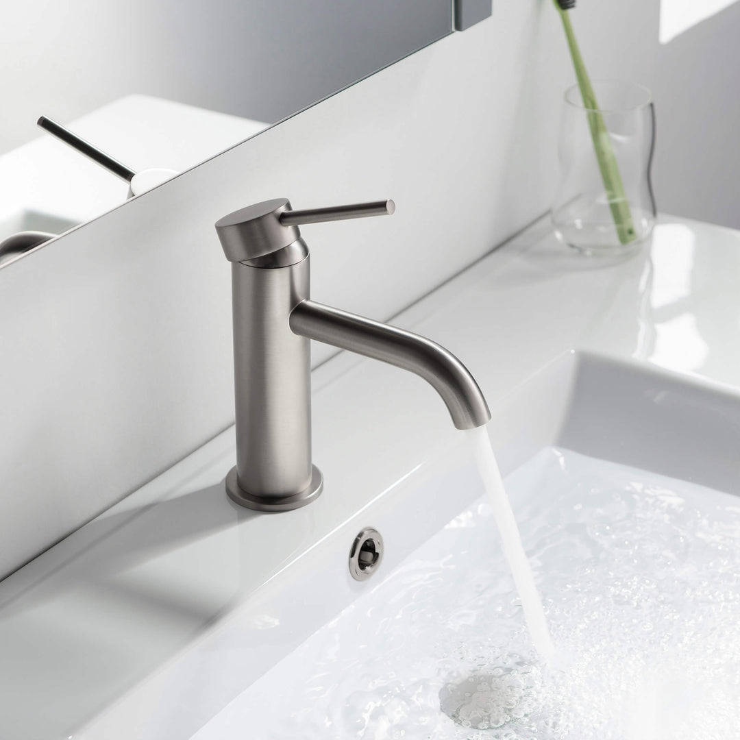 Halo Single-Handle Single-Hole Bathroom Faucet with Pop-Up Drain