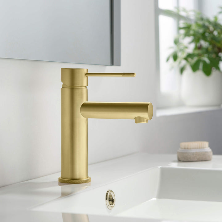 Verona Single-Handle Single-Hole Bathroom Faucet with Pop-Up Drain