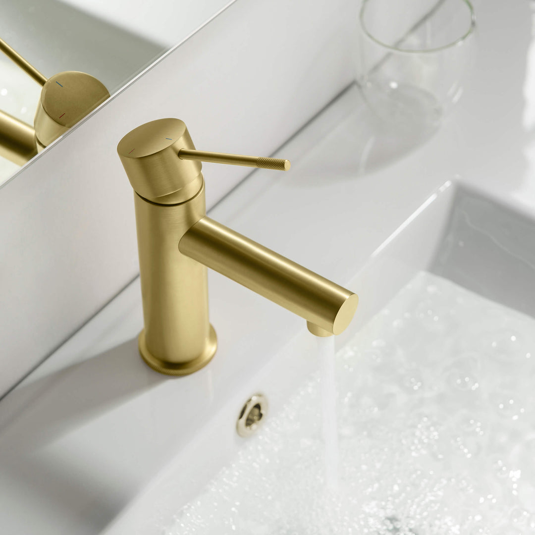 Verona Single-Handle Single-Hole Bathroom Faucet with Pop-Up Drain