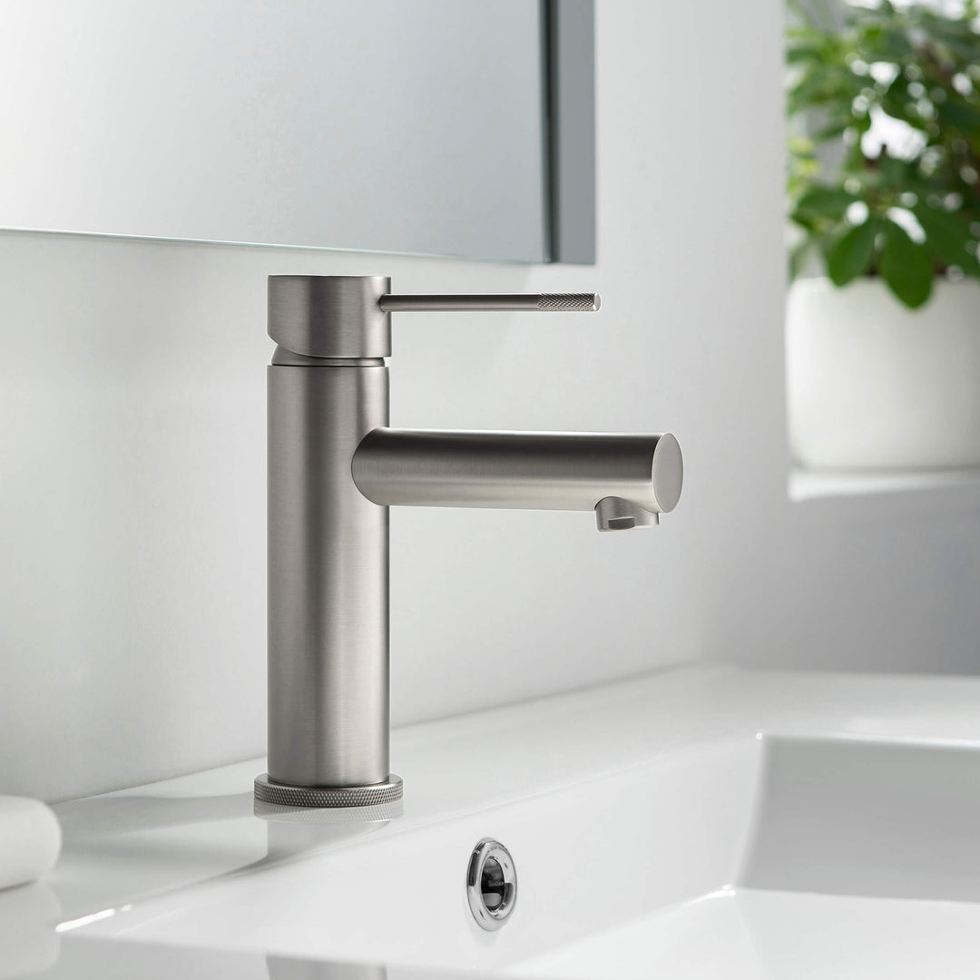 Verona Single-Handle Single-Hole Bathroom Faucet with Pop-Up Drain