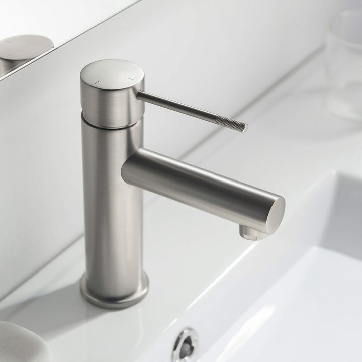 Verona Single-Handle Single-Hole Bathroom Faucet with Pop-Up Drain