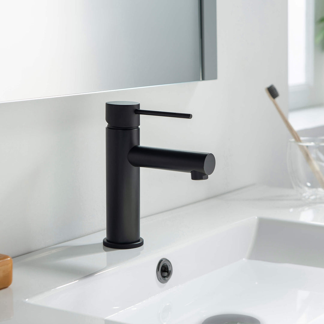 Verona Single-Handle Single-Hole Bathroom Faucet with Pop-Up Drain