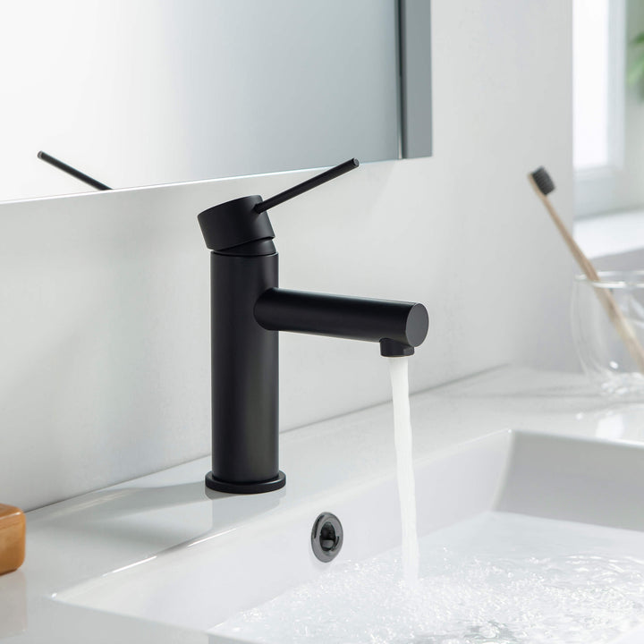 Verona Single-Handle Single-Hole Bathroom Faucet with Pop-Up Drain