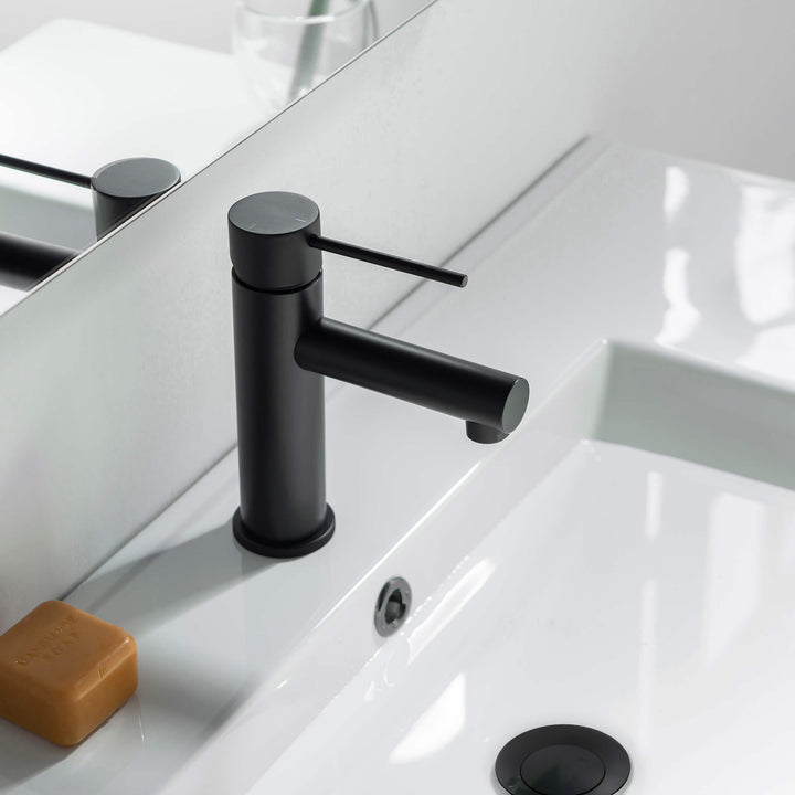 Verona Single-Handle Single-Hole Bathroom Faucet with Pop-Up Drain