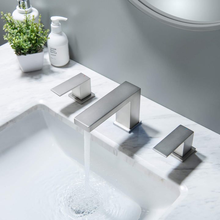 Quadra 8" Widespread Bathroom Faucet