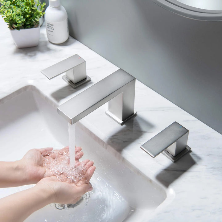 Quadra 8" Widespread Bathroom Faucet