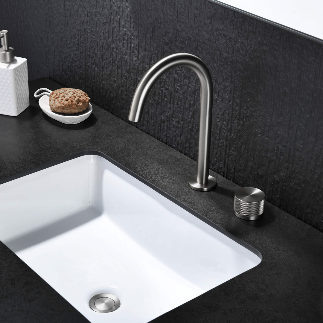 Verona Single-Handle 2-Hole Bathroom Faucet with Drain Assembly