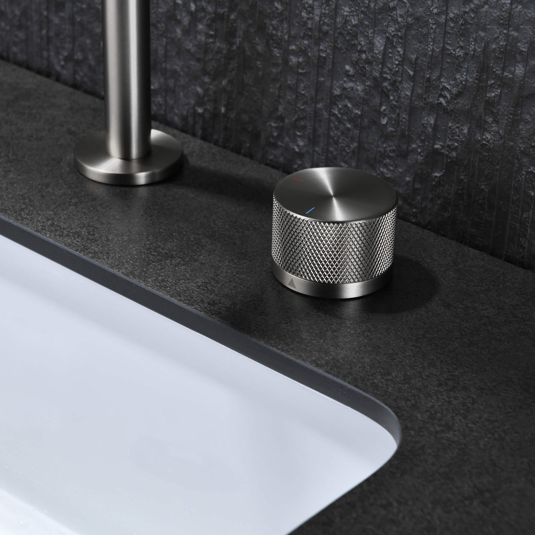 Verona Single-Handle 2-Hole Bathroom Faucet with Drain Assembly