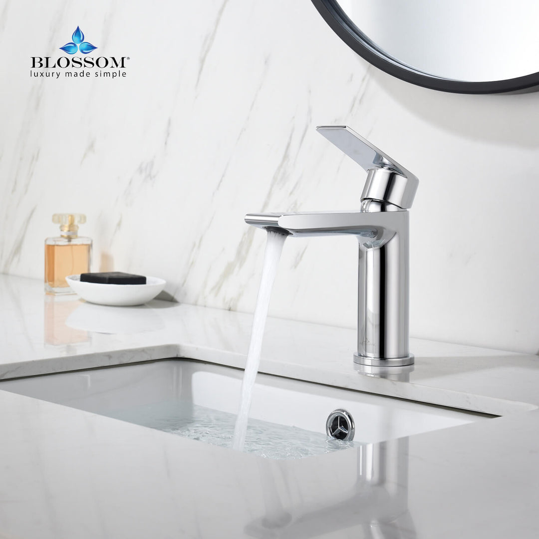 Single-Handle Single-Hole Bathroom Faucet in 102