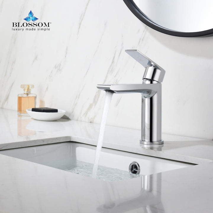 Single-Handle Single-Hole Bathroom Faucet in 102