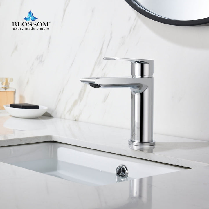 Single-Handle Single-Hole Bathroom Faucet in 102