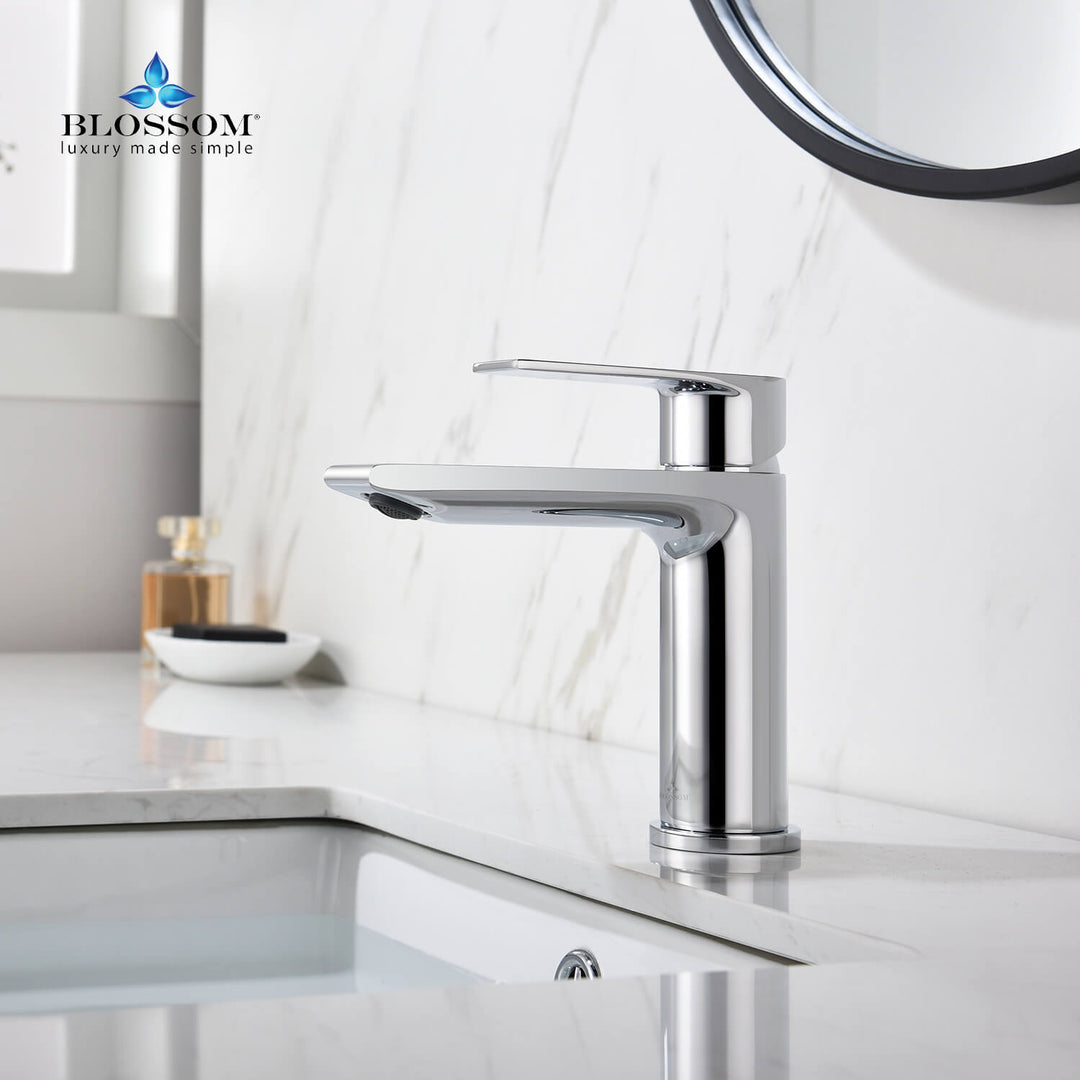 Single-Handle Single-Hole Bathroom Faucet in 102