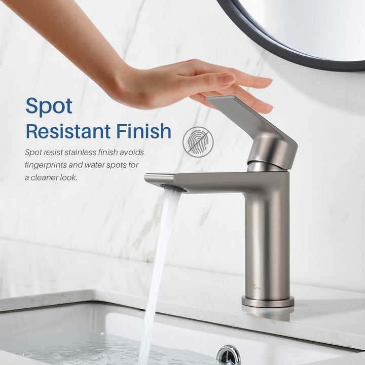 Single-Handle Single-Hole Bathroom Faucet in 102