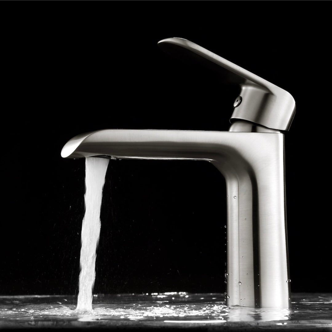 Single-Handle Single-Hole Bathroom Faucet in 111