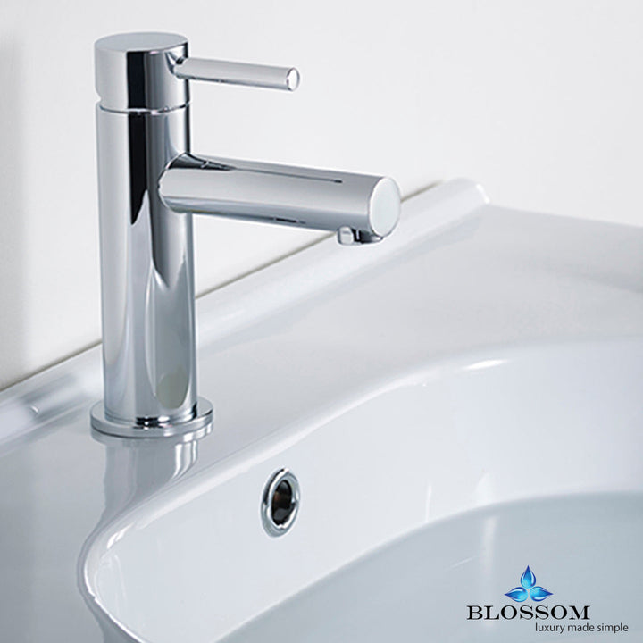 Single-Handle Single-Hole Bathroom Faucet in 116