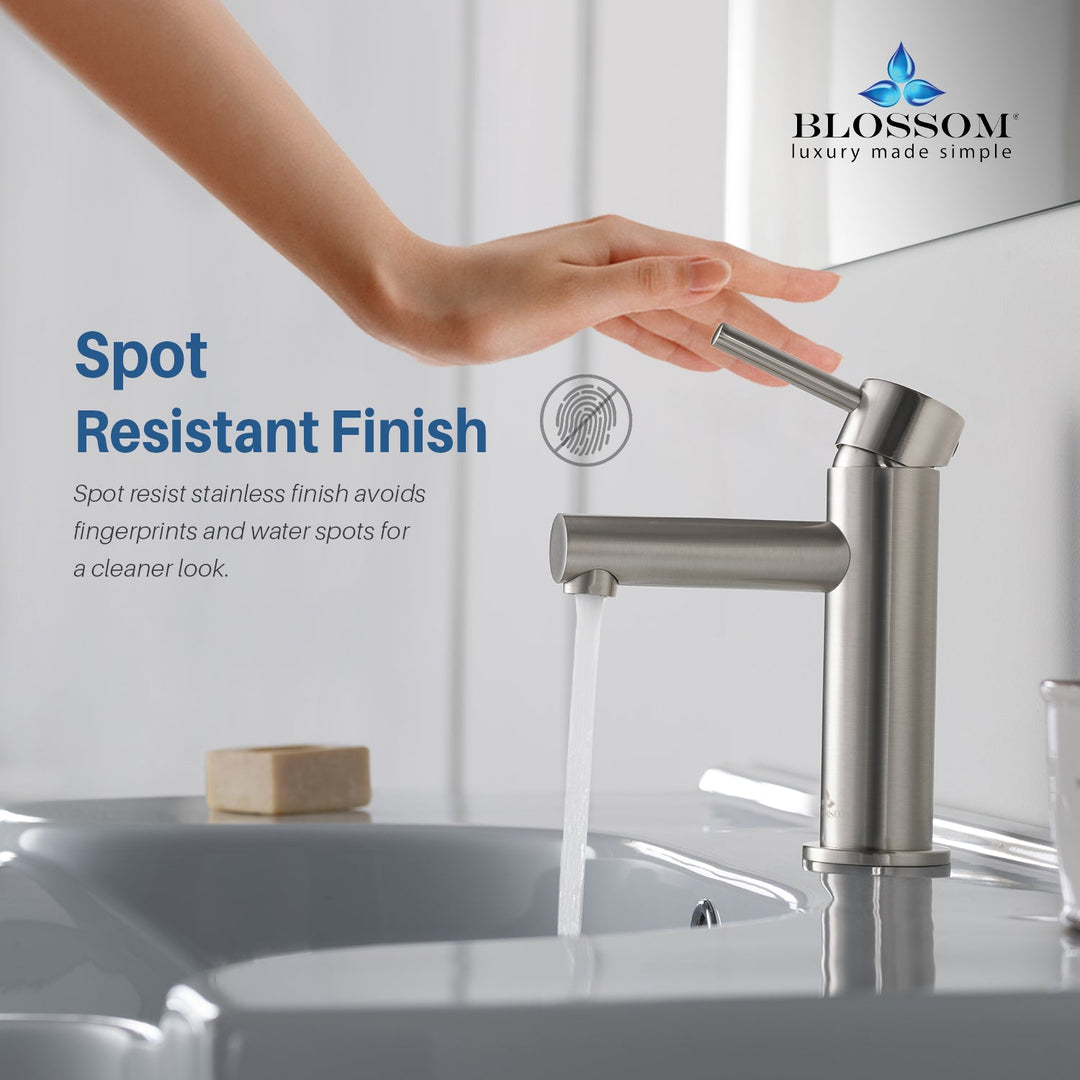 Single-Handle Single-Hole Bathroom Faucet in 116