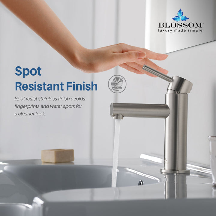 Single-Handle Single-Hole Bathroom Faucet in 116