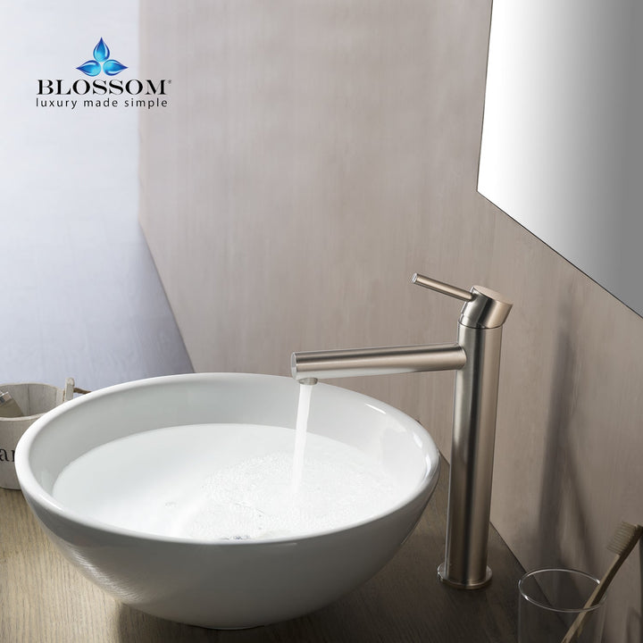 Single-Handle Single-Hole Bathroom Faucet in 117