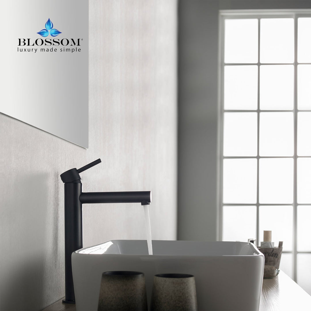 Single-Handle Single-Hole Bathroom Faucet in 117