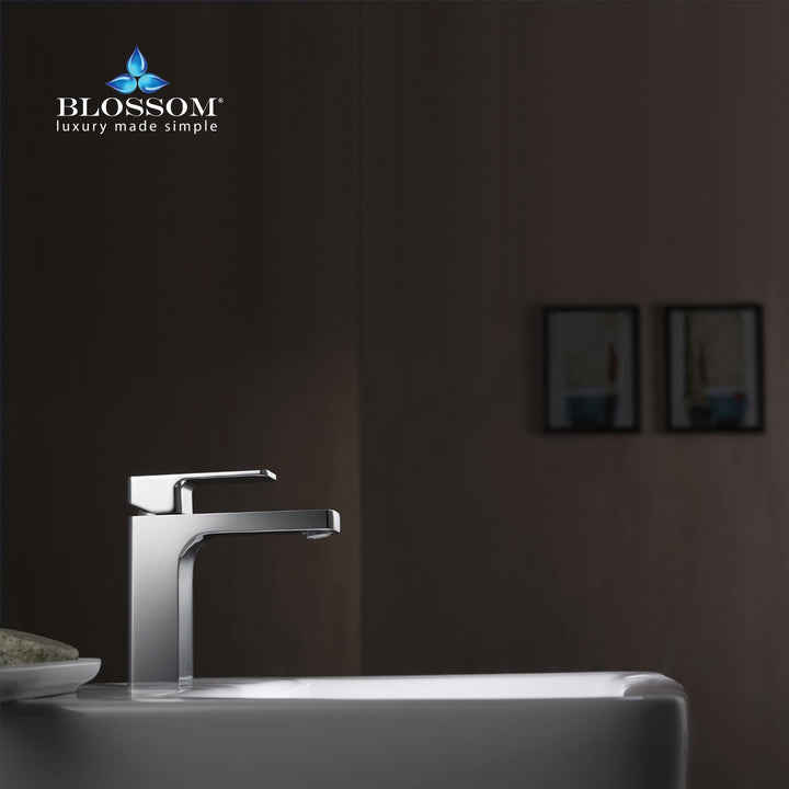Single-Handle Single-Hole Bathroom Faucet in 118