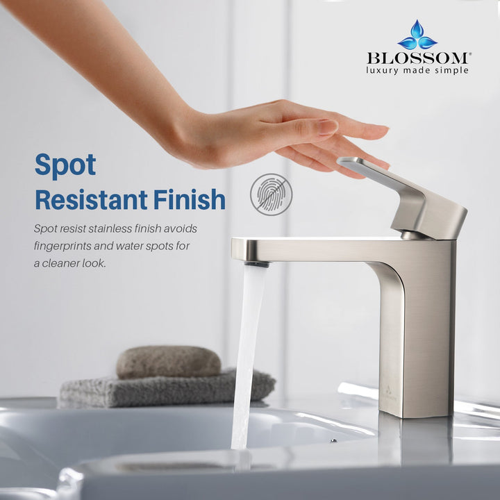 Single-Handle Single-Hole Bathroom Faucet in 118