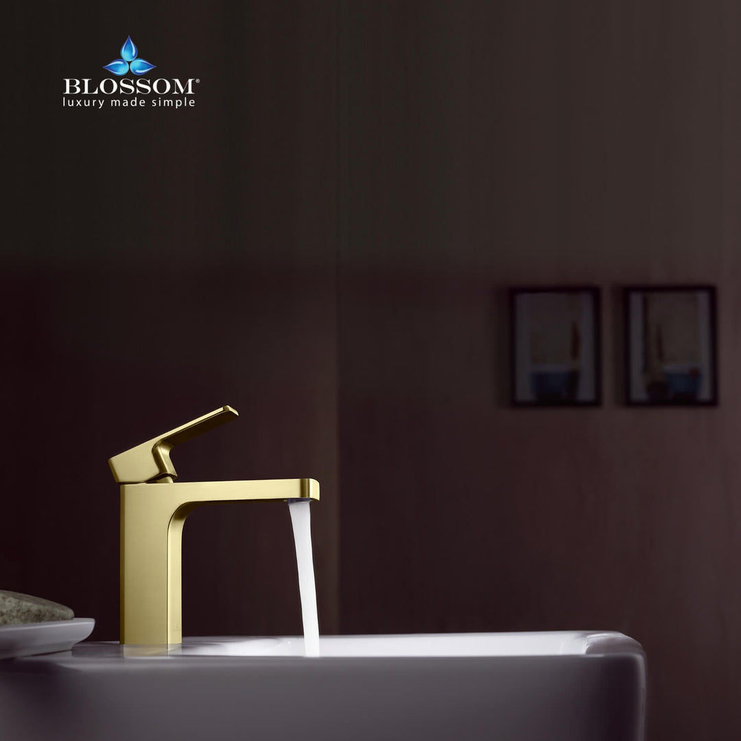 Single-Handle Single-Hole Bathroom Faucet in 118