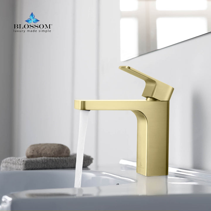 Single-Handle Single-Hole Bathroom Faucet in 118