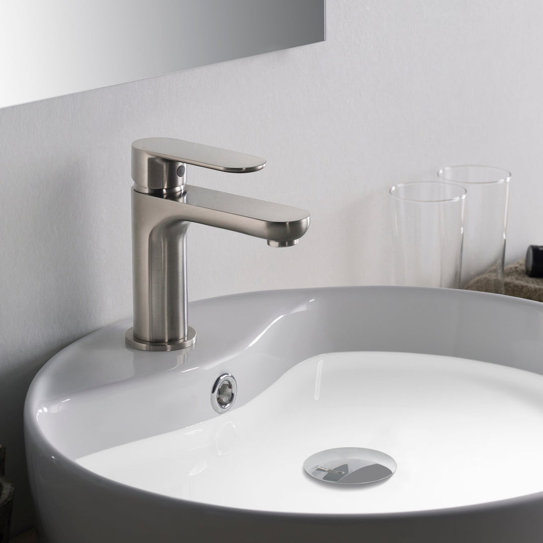 Single-Handle Single-Hole Bathroom Faucet in 119