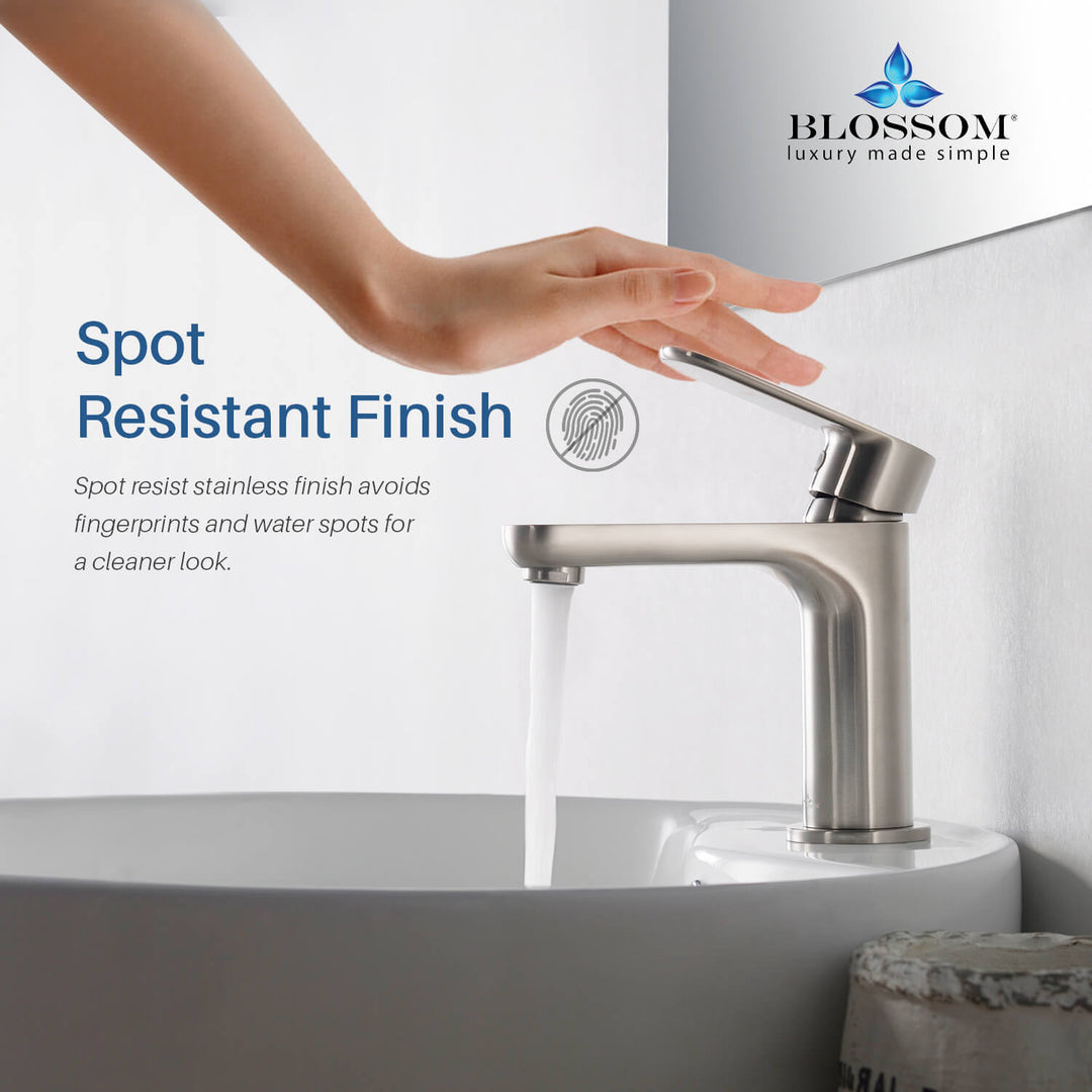 Single-Handle Single-Hole Bathroom Faucet in 119