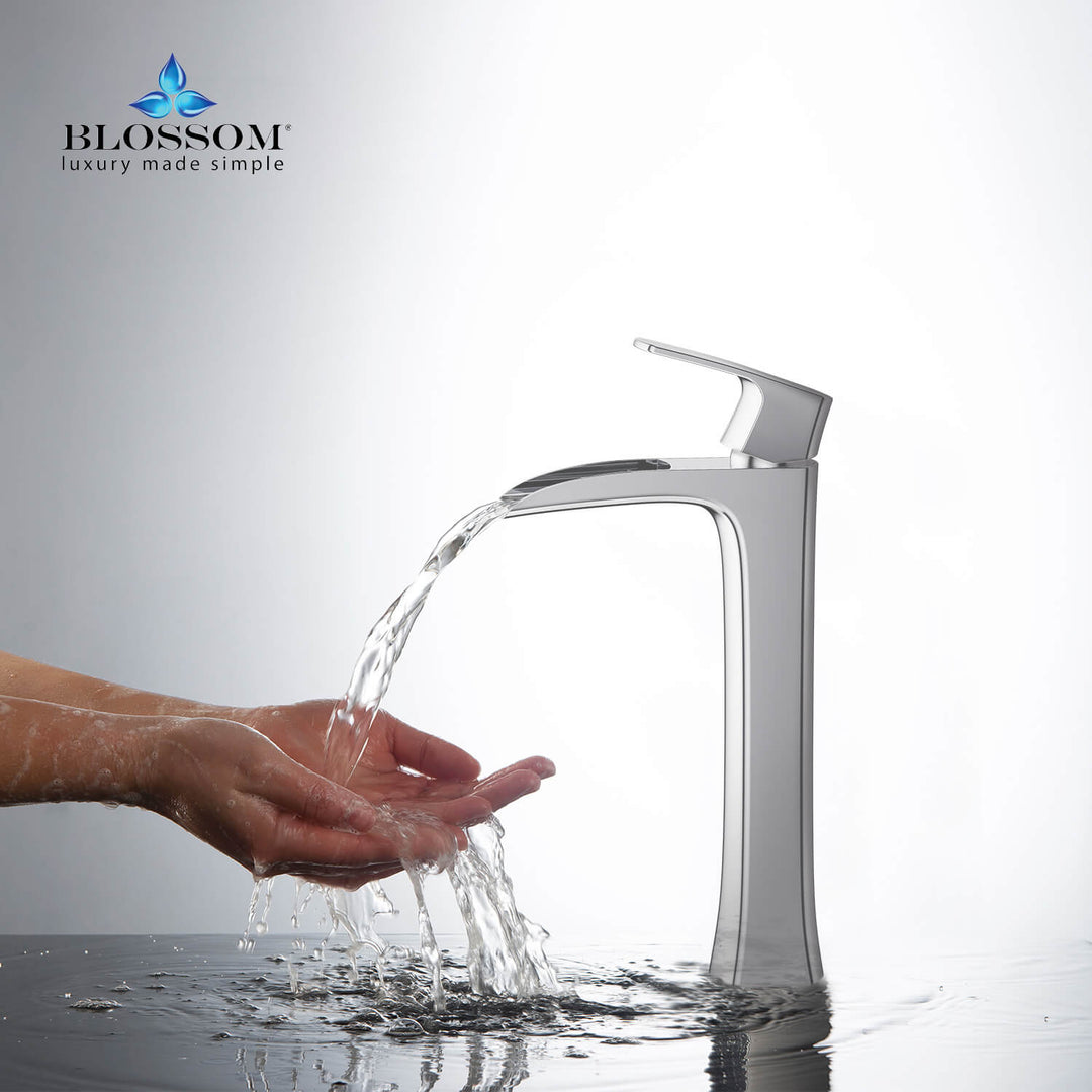 Single-Handle Single-Hole Bathroom Faucet in 305