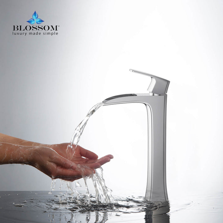 Single-Handle Single-Hole Bathroom Faucet in 305