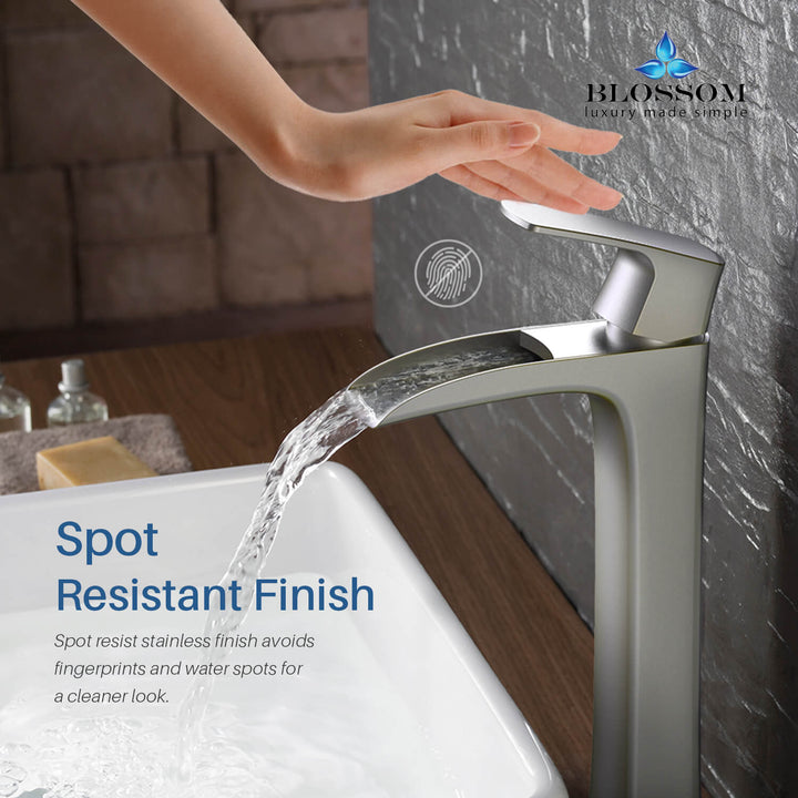Single-Handle Single-Hole Bathroom Faucet in 305