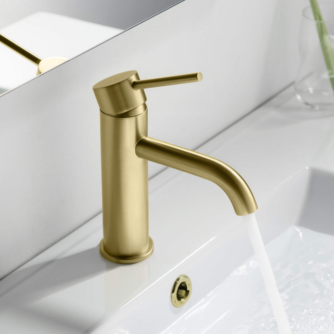Value Collection Single-Handle Single-Hole Bathroom Faucet with Pop-Up Drain in F201