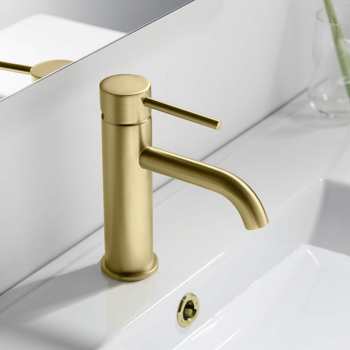 Value Collection Single-Handle Single-Hole Bathroom Faucet with Pop-Up Drain in F201