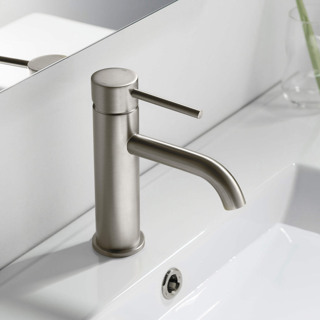 Value Collection Single-Handle Single-Hole Bathroom Faucet with Pop-Up Drain in F201