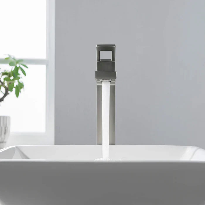 Quadra Single-Handle Single-Hole Bathroom Vessel Sink Faucet
