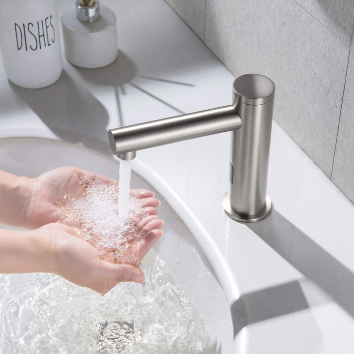 Halo Touchless Bathroom Faucet with Pop-Up Drain