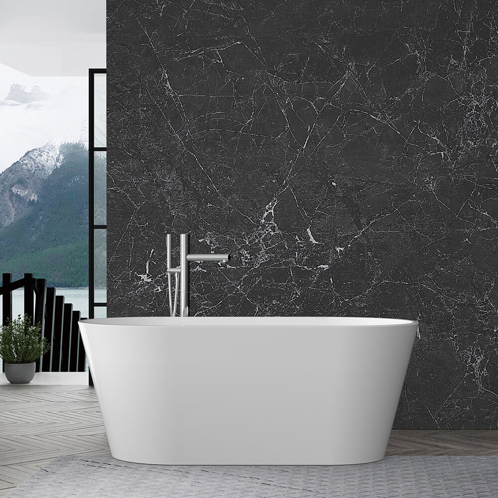 60"/67" Fiberglass Freestanding Soaking Bathtub in White