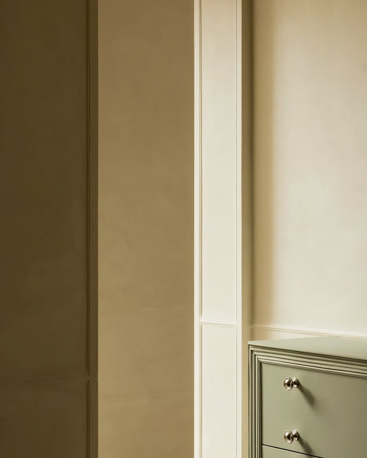 Satin nickel knobs and dovetail drawer detail