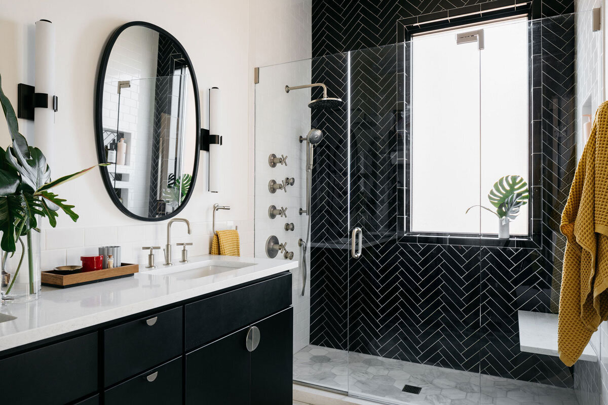 black and white bathroom