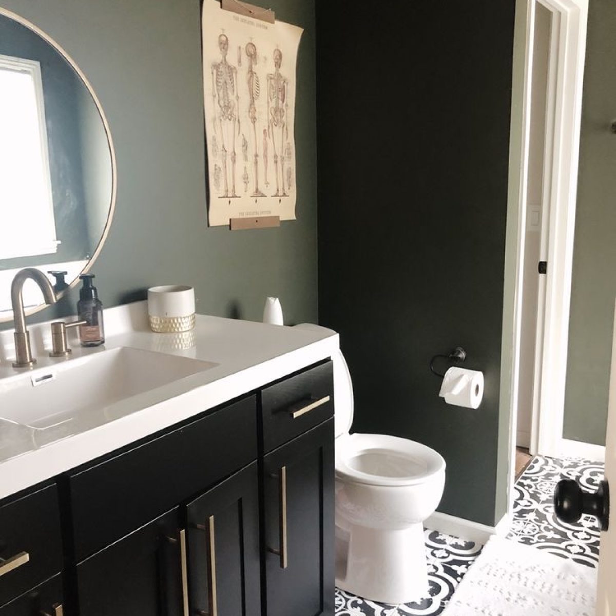 Dark Color Bathroom Tips: Stylish and Bold Design Ideas